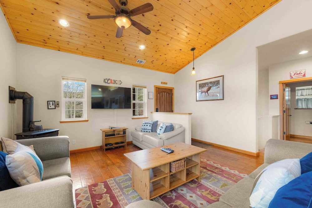 Lookout Point Retreat for 6