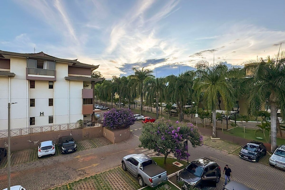 Apt Facing Lake Paranoa - Clr314