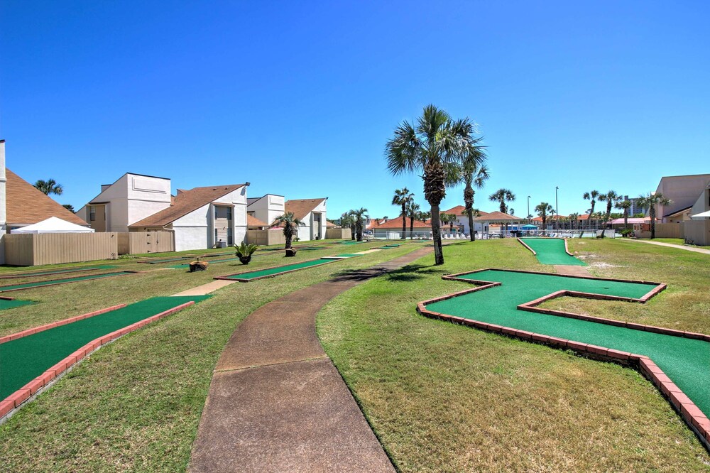 PCB Townhome: Walk to Beaches, Resort Amenities!