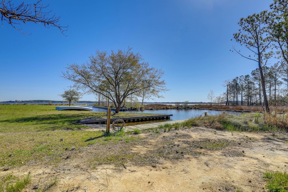 Riverfront Haven: Converted Barn w/ Deck in Aurora