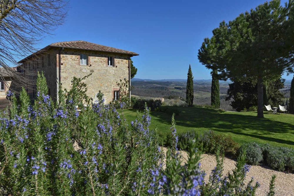 New Historic Tuscany Country House Retreat in a Vineyard Near Siena Villa Chiantissimo
