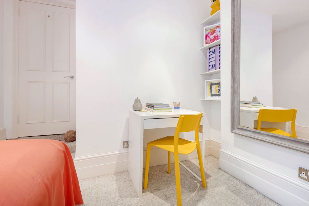 Colourful West Kensington Home Close to Earls Court