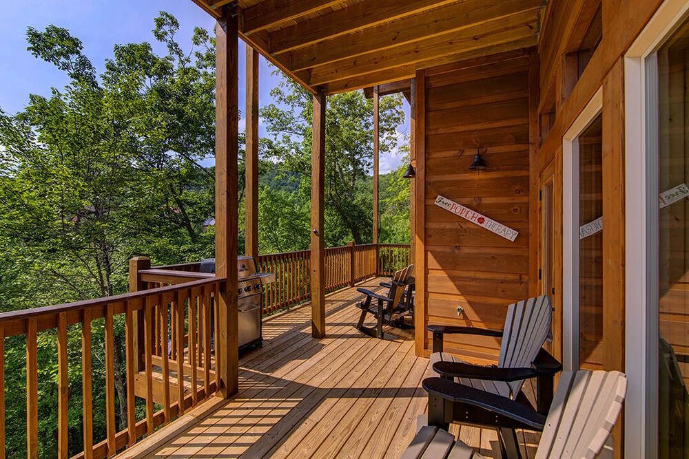 Chateaux Nirvana - 5 Bedrooms, 5 Baths, Sleeps 20 Home by RedAwning