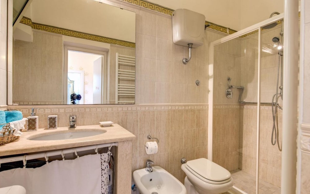 Colosseum 2BR Elegance and Charm