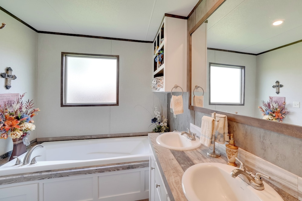 Peaceful Countryside Home w/ Yard in Hawley