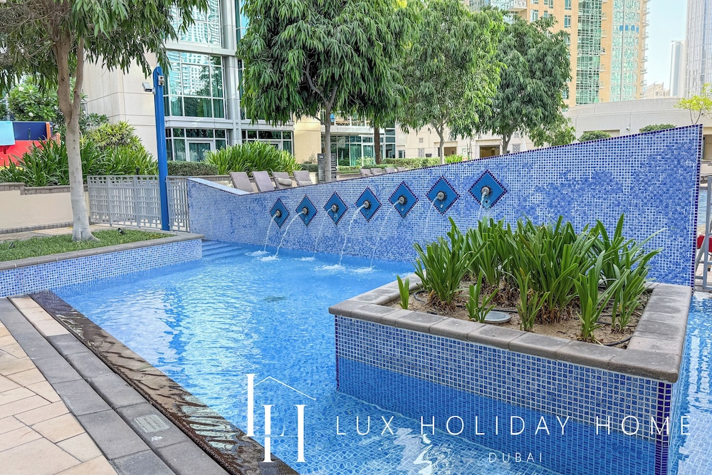 LUX The Burj Khalifa Fountain View Suite 3