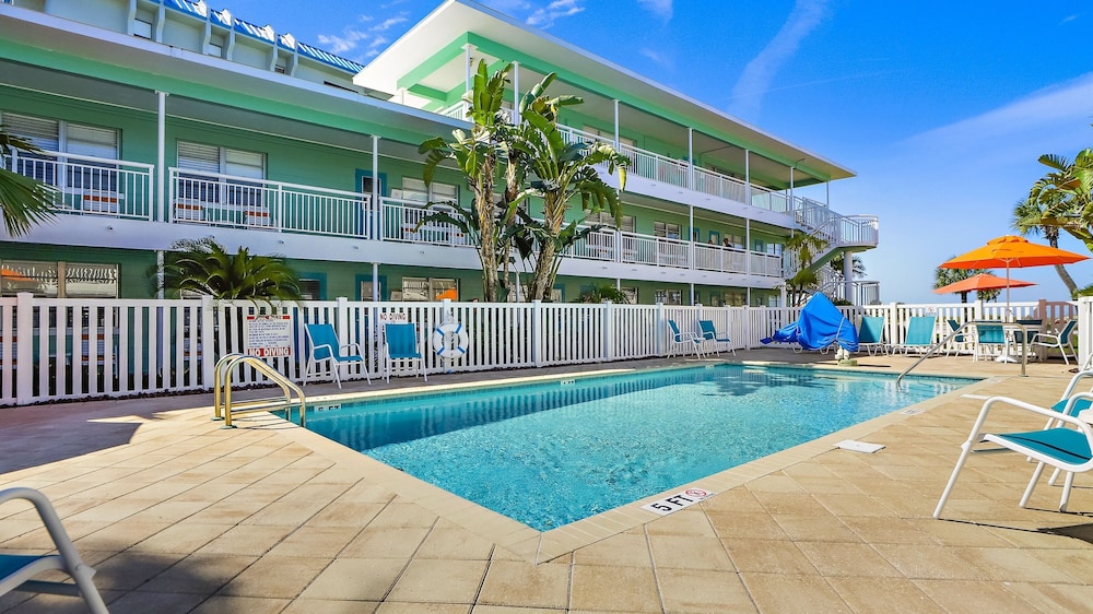 Tropic Terrace #16 - Beachfront Rental Studio Bedroom Home by RedAwning view 4