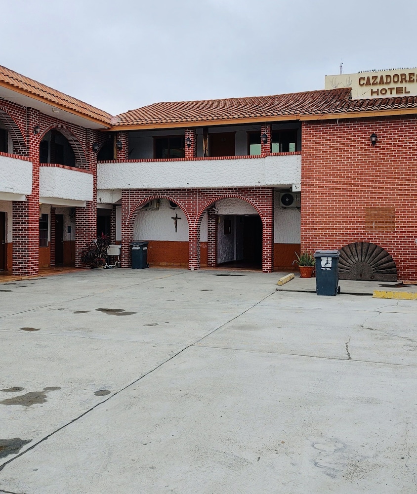 Nuevo Laredo Vacations - Hotel Cazadores - Property Image 10