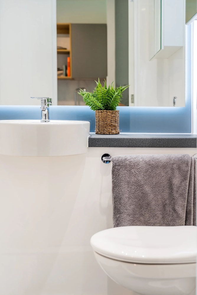 Modern Studios and Ensuite Bedrooms with Shared Kitchen at Hillfort House in Brighton