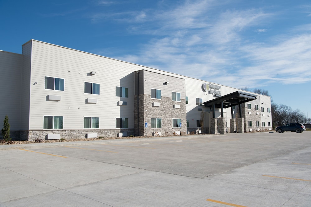 Hotel Cobblestone Inn & Suites - Forest City - Image 1