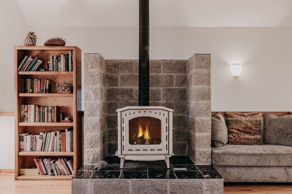 51sl - Ping Pong - Fireplace - D/w - W/d - Sleeps 8 3 Bedroom Home by RedAwning