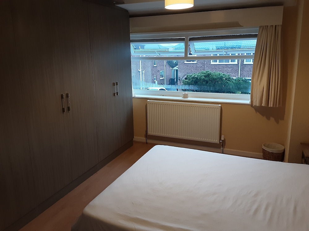 Semi-rural House - Sleeps 3 - Pet- Parking- Garden view 3