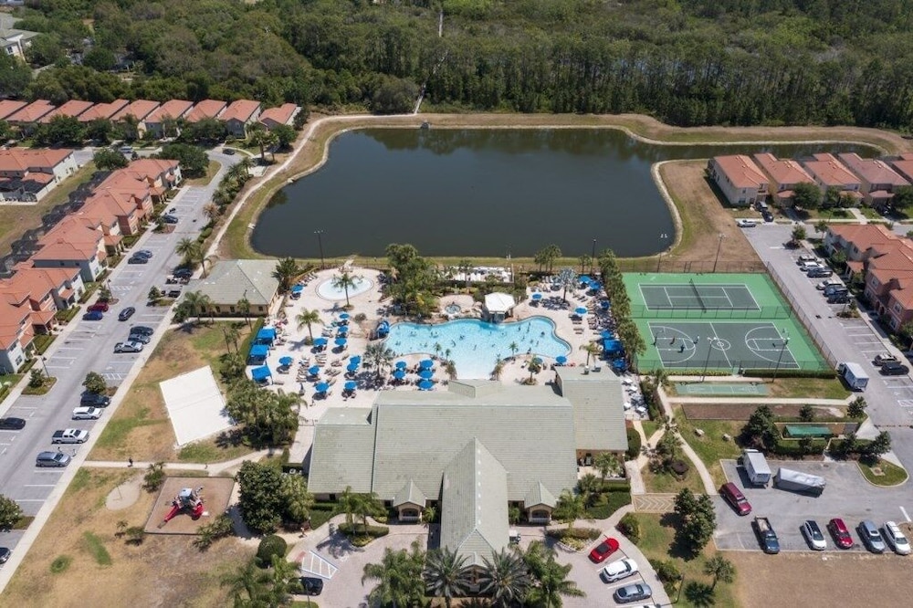 Family Pool Home Near Disney!! Modern Decor, Bbq ,resort W/ Tons Of Amenities! 6 Bedroom Home