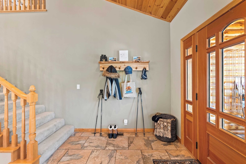 Sleeps 27 2 Homes Near the Lake, Hot Tub + Views Castle Glen Estates