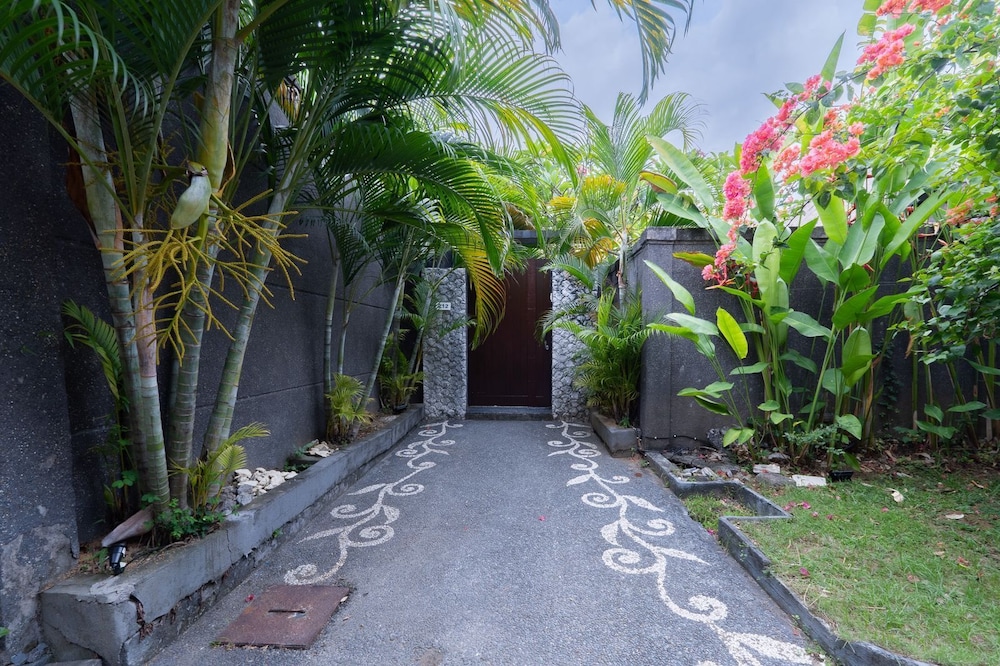 Karen's Tropical Villa