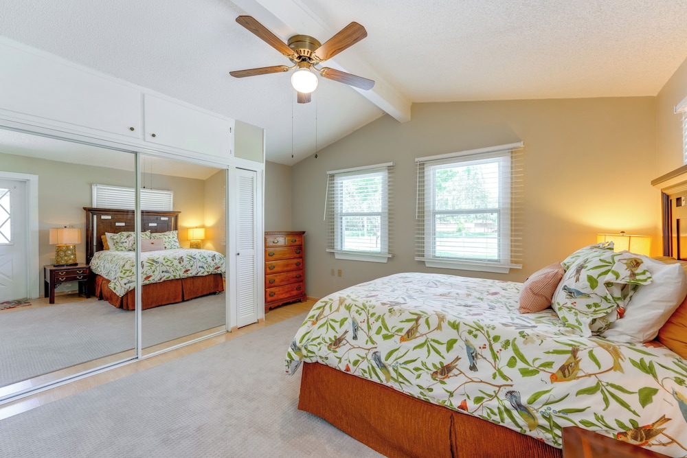 Family Home w/ Stunning Water Views in Tavares!