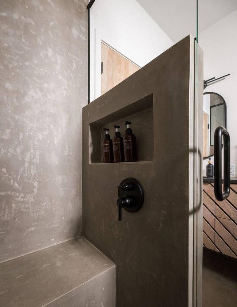 Tiny Home in the Woods Hot Tub 4 Miles to DT Haus 50