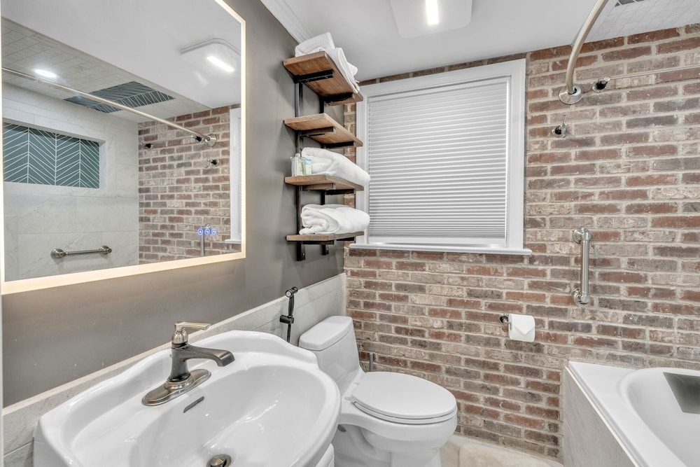 Upscale Escape Game Room & Spa-like Baths 4 Bedroom Home