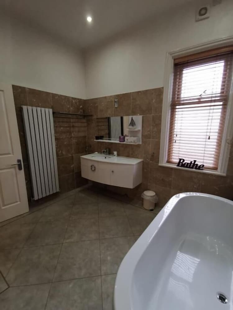 Southport Vacations - Vale House - Property Image 5