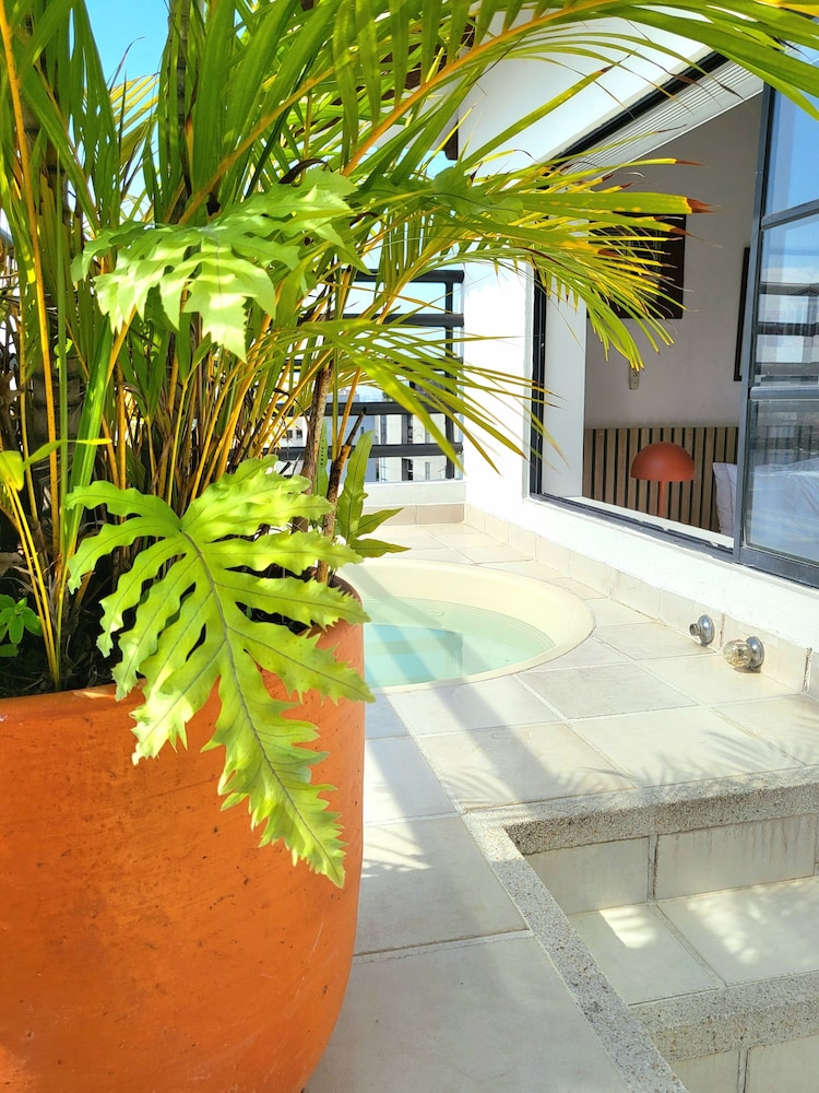 Travelers Apartamentos & Suites Castellón de Juanambú