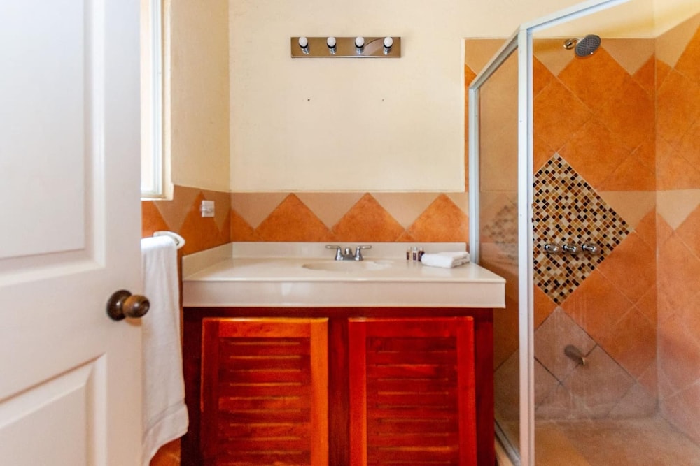 Nicely priced duplex in Surfside with private pool and AC in every room
