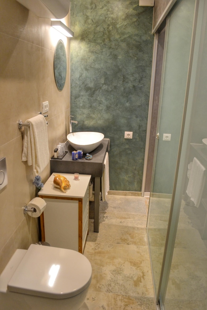 Studio Apartment Eleven