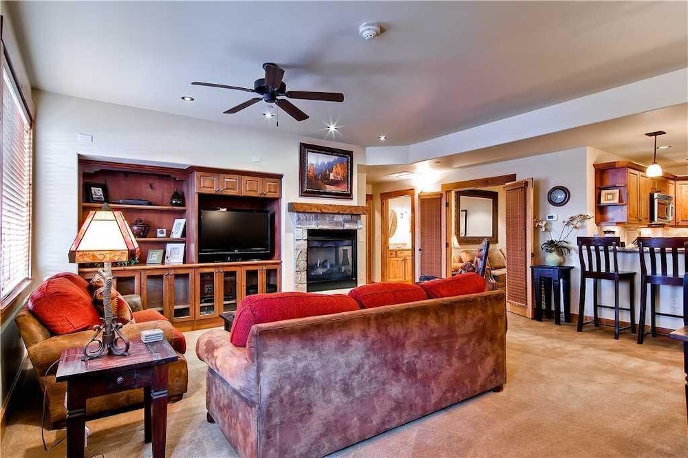 5112 Emerald Lodge, Trappeur's Crossing Apartment 2