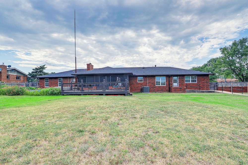 Waterfront Kansas Home w/ Private Fire Pit! view 3