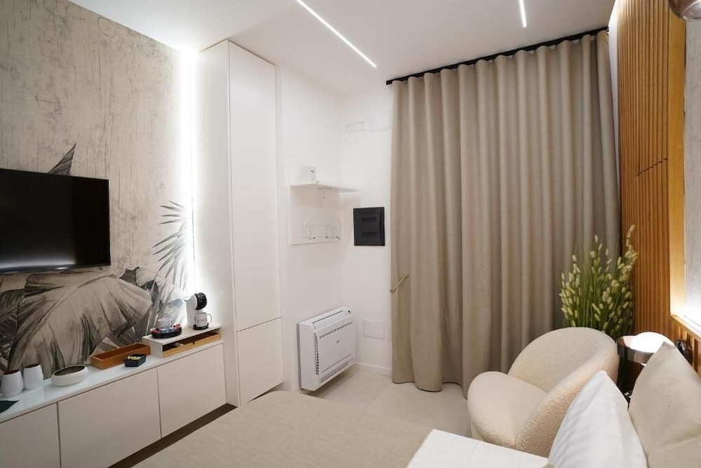 Barneys Club B&b
