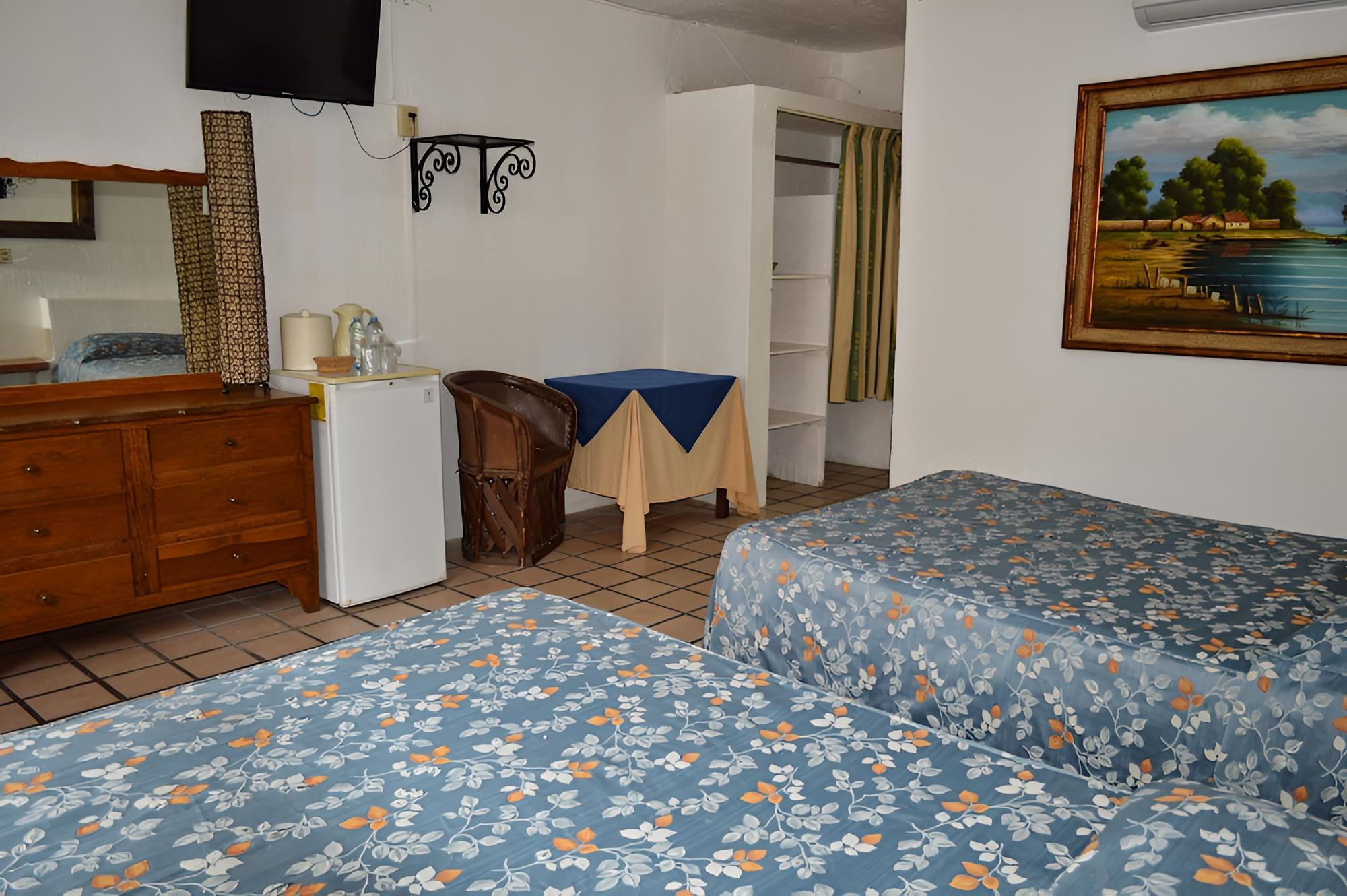 Hotel Mercurio - Caters to Gay Men