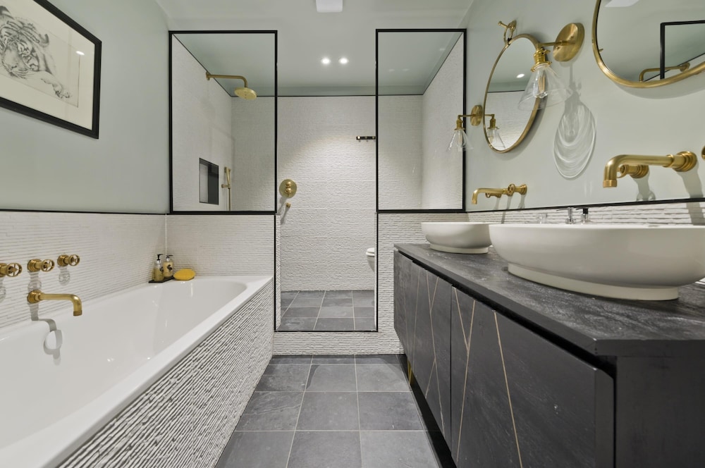 3 Bed Kensington Garden Flat