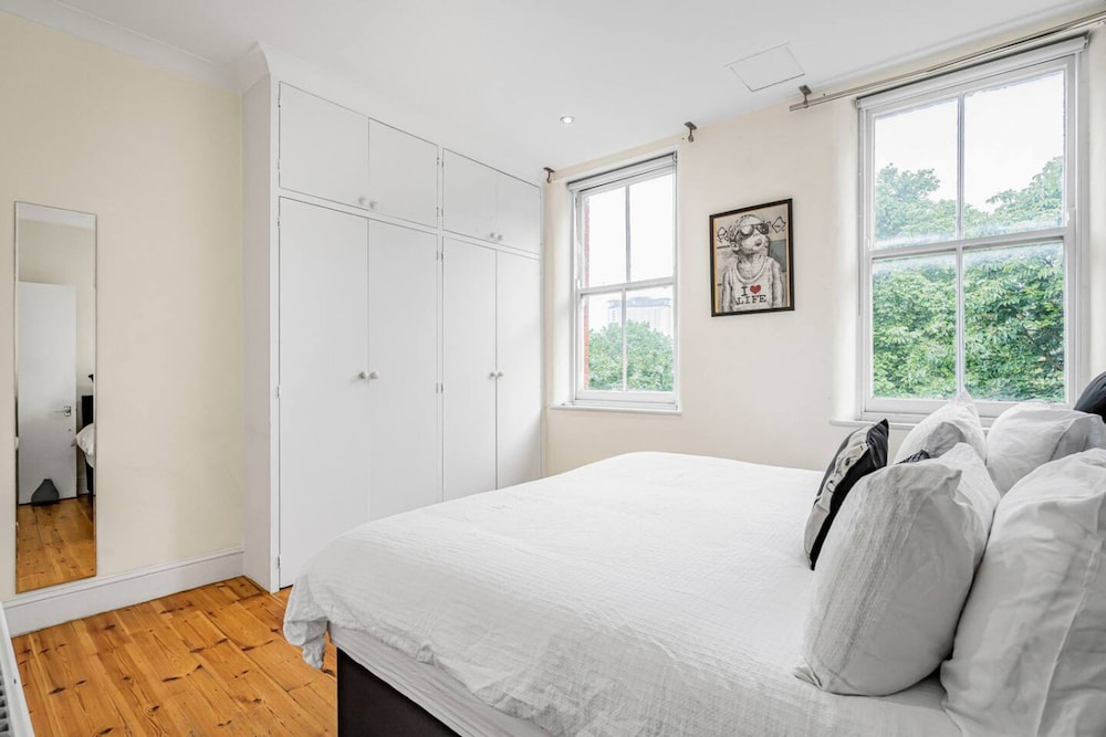 Elegant 1BR Apartment in Kensington With Balcony