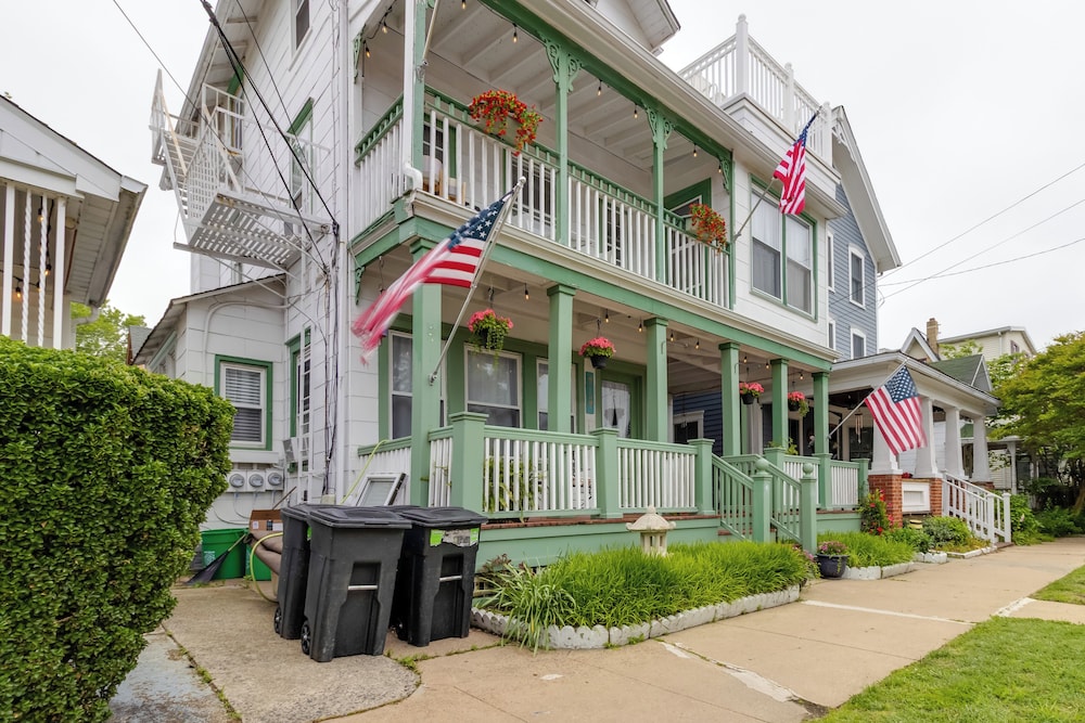 5 Blocks to Beach: Apt w/ Balcony in Ocean Grove!