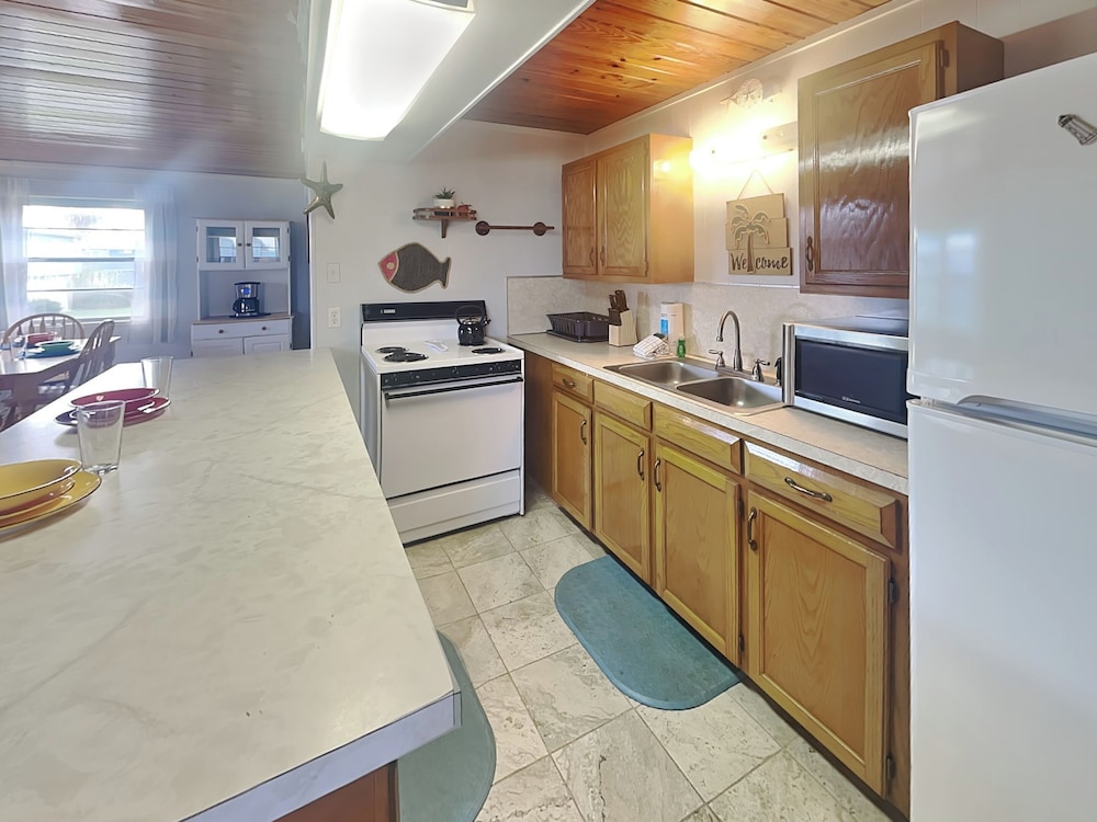 Coastal Den by Ryson Vacation Rentals