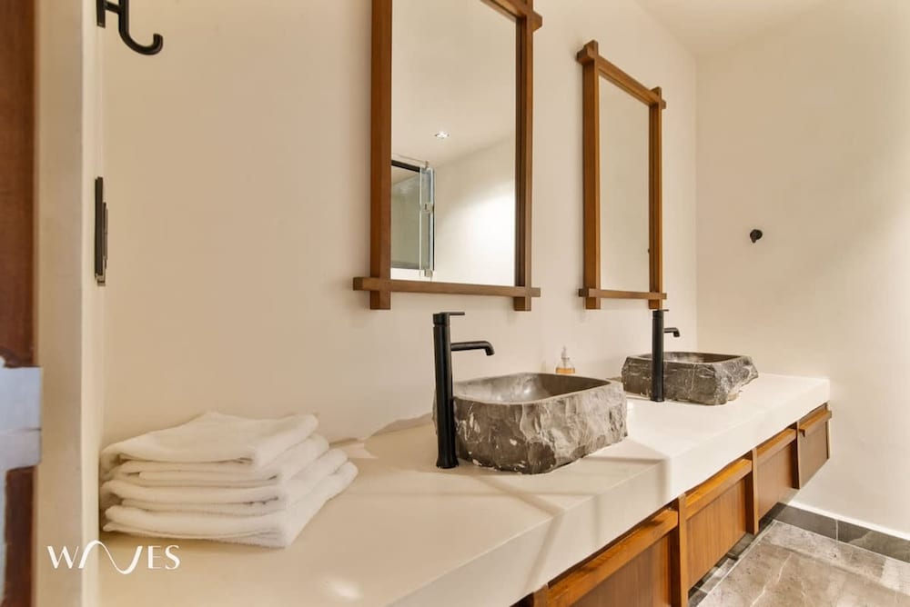2BR w Private Pool - Steps Away From the Beach