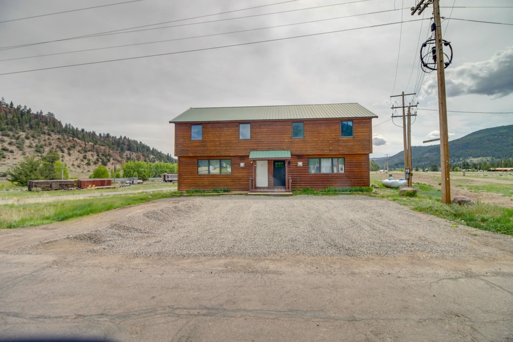 Modern South Fork Vacation Rental w/ Deck & Grill! view 5