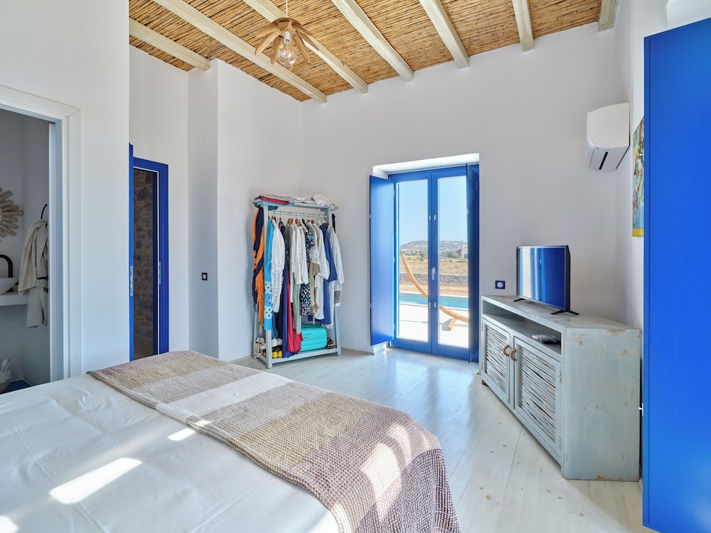 2 Bed Villa - Sleeps 6 - Pets - Pool - Parking