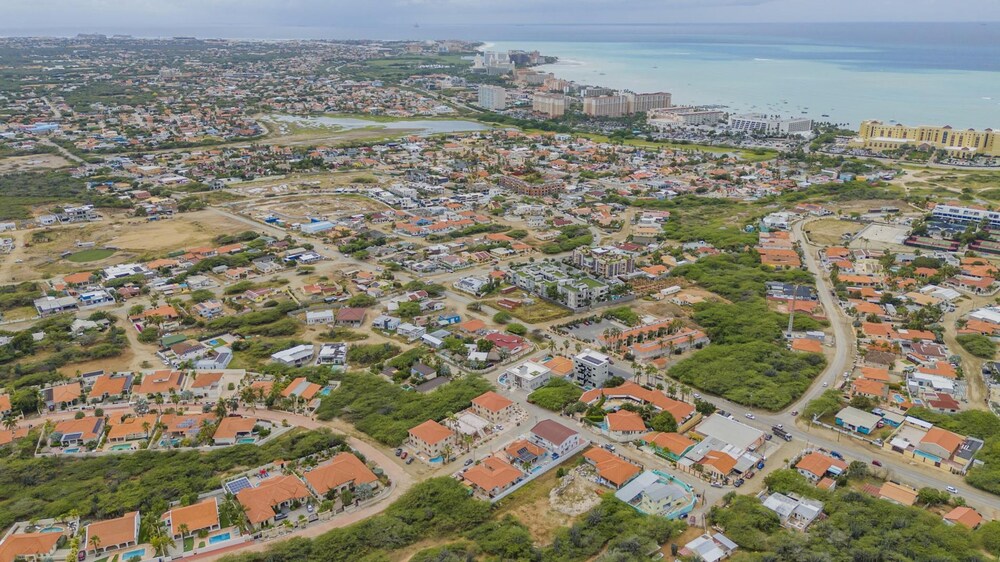 2br2ba Home w Private Pool Close 2 Beach BBQ