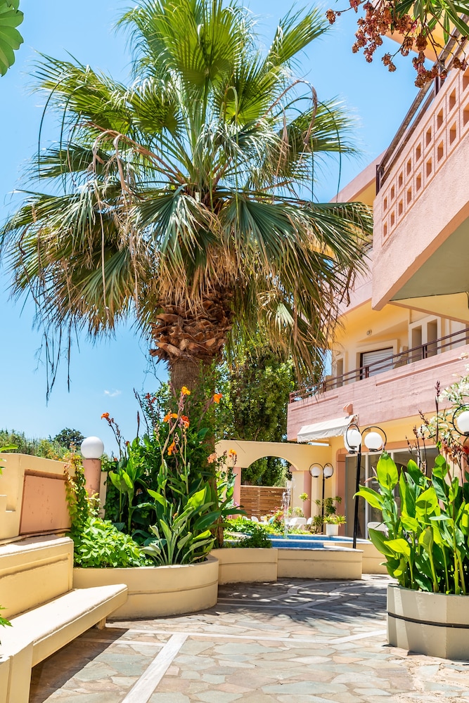 Louladakis Apartments