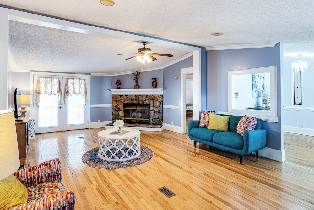 Large Yard & Historic Charm: Orangeburg Retreat!
