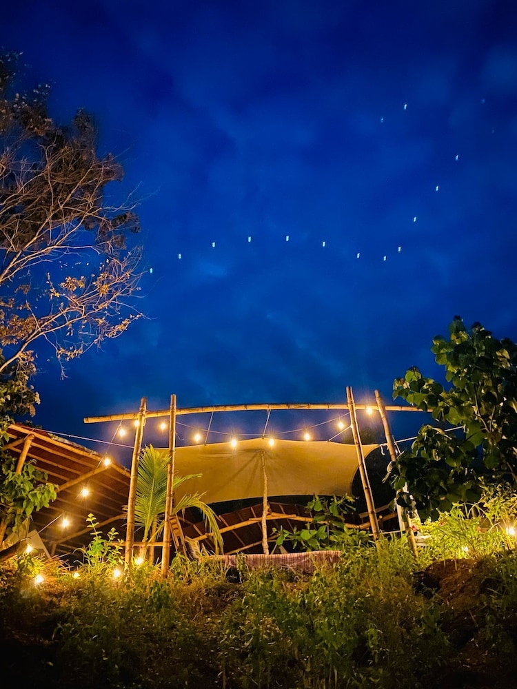 Bajo las Estrellas eco camp