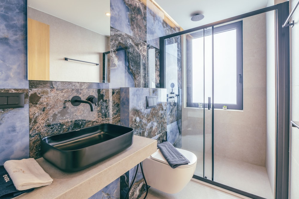 Villa Luxury Heaven - With Heated Pool