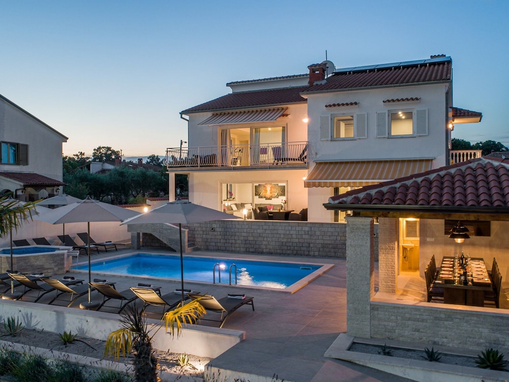 Aesthetic Villa With Private Pool