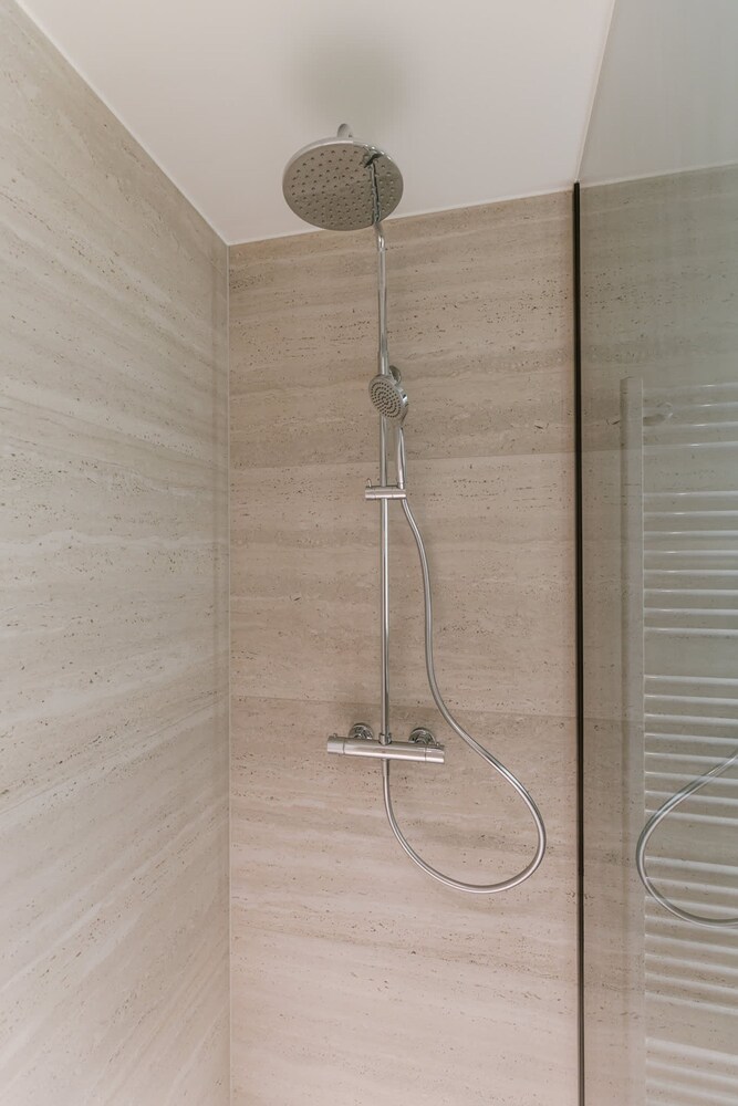 Huswell - Minimalist Coastal Luxury Panoramic View
