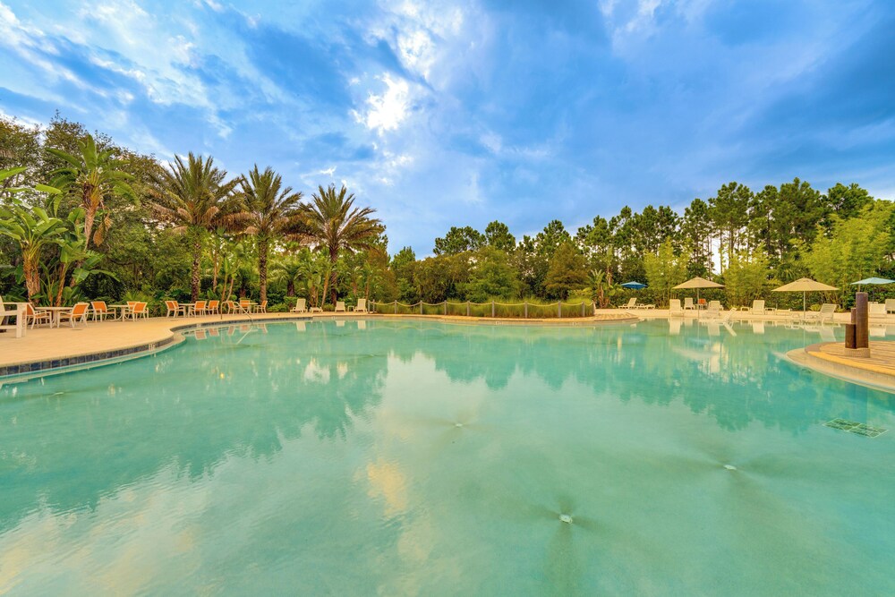 Disney Area Hub: Heated Pool & Resort-style Perks
