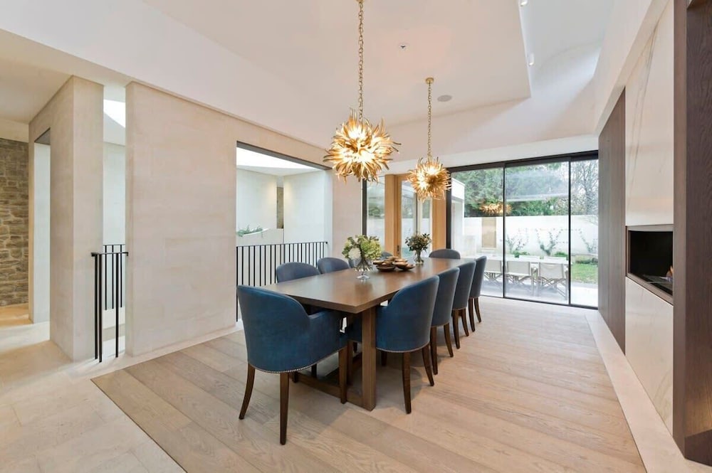 5 Bed House w/ Indoor Pool, Sauna & Private Garden - Fulham