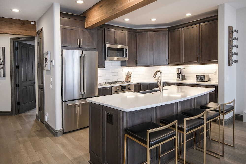 Ski In Ski Out Townhome in Rocky Mountain Access to Elkhorn Chairlift by RedAwning