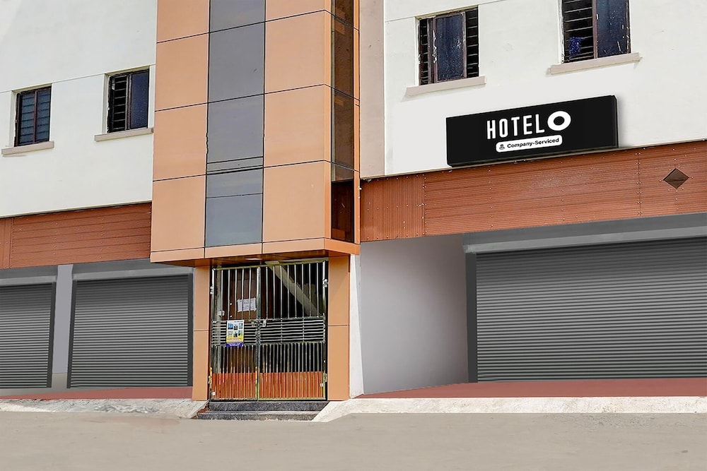 Super Hotel O Radha Residency
