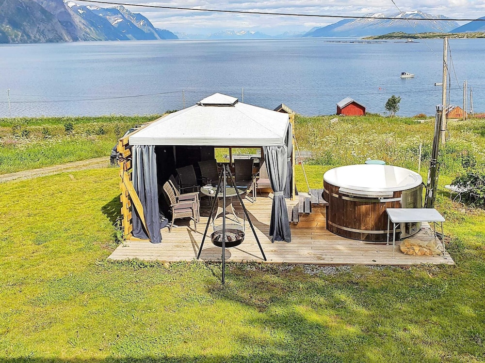 10 Person Holiday Home in Lyngseidet view 3