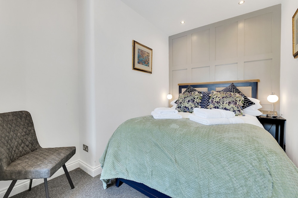 2 Bed - Hoe Heights by Smart Welcomes
